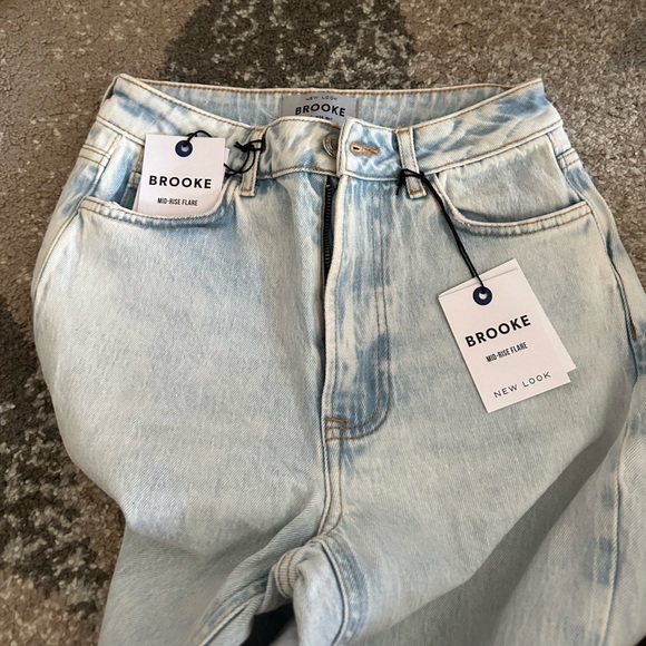 NWT New Look Brooke high rise flared jeans with side slit- LIGHT BLUE - Picture 2 of 6